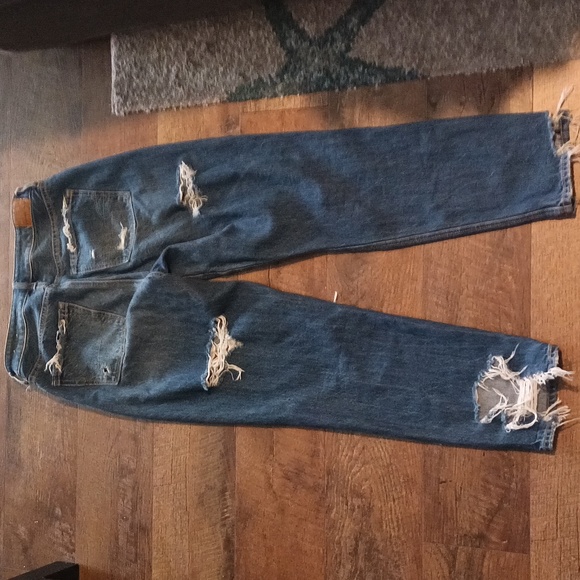 American Eagle Distressed Jeans ❤️❤️❤️ - Picture 7 of 7